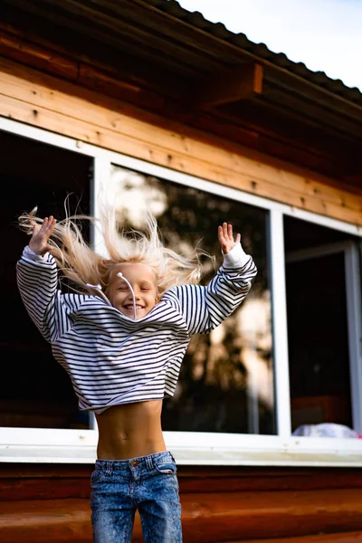 Girl Jumping Having Fun Happy Childhood Games Fun — Stok fotoğraf