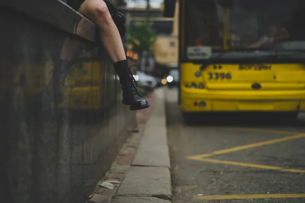 Jonge Mooie Vrouw Loopt Rond Stad Europa Straat Foto Vrouw — Stockfoto