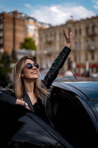 Young Beautiful Woman Sits Car — Stock Photo, Image