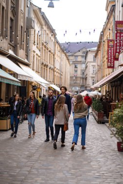 Lviv, sokaktaki insanlar.
