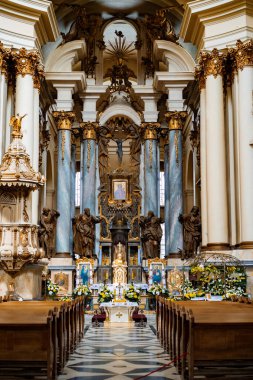 Dominik Katedrali ve Manastırı. Lviv 'de bir dini bina. Barok mimarisinin en önemli eserlerinden biri.