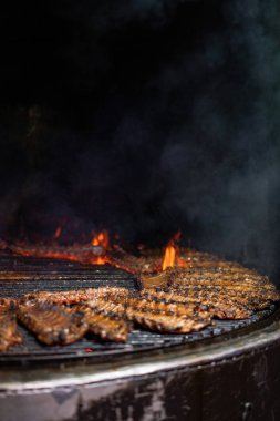 Kaburga, kaburga lokantası, domuz pirzolası hazırlama süreci.