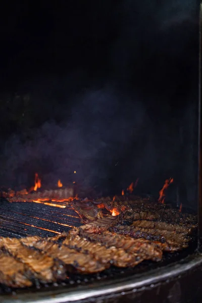 Rusuk Restoran Rusuk Proses Mempersiapkan Tulang Rusuk Babi Pada Api — Stok Foto