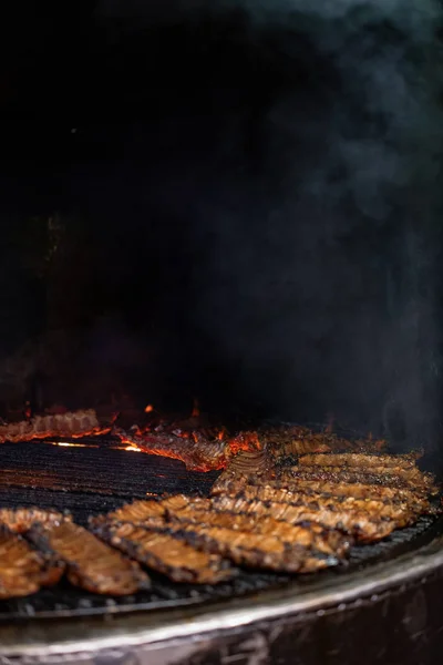 Coaste Restaurant Coaste Procesul Preparare Coastelor Porc Foc Deschis — Fotografie, imagine de stoc
