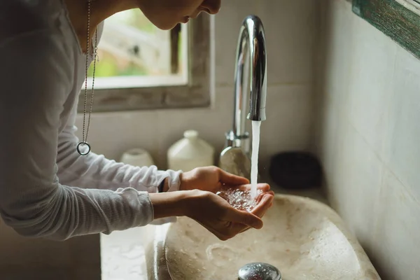 Ochtendrituelen Van Jonge Vrouwen — Stockfoto