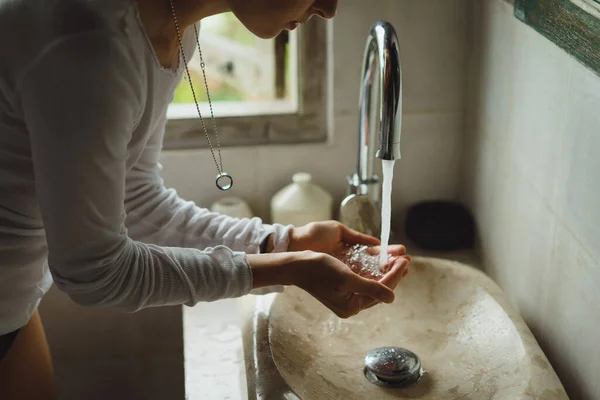 Ochtendrituelen Van Jonge Vrouwen — Stockfoto