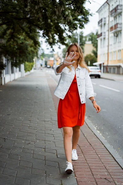 Beautiful Young Woman Red Dress White Denim Jacket Walks City — Stock Photo, Image