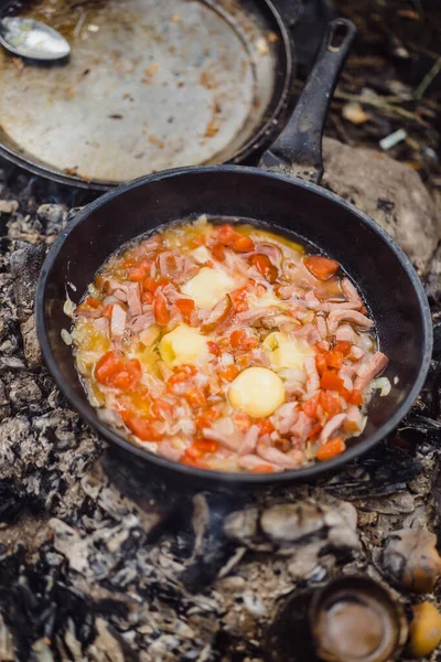 Comida Cocinada Una Fogata Viaje Campamento Cocina Del Campamento Cocinando —  Fotos de Stock