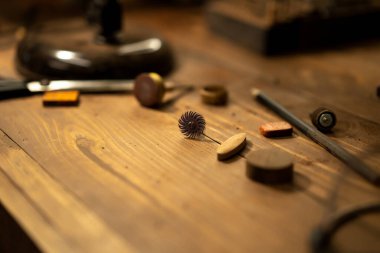 ahşap atölyesi, iş malzemeleri, matkap uçları..