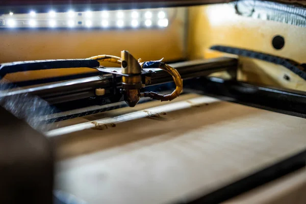 Laserbrennen Auf Einem Holz Laserverfahren — Stockfoto