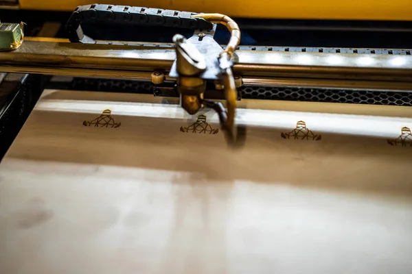 Laserbrennen Auf Einem Holz Laserverfahren — Stockfoto