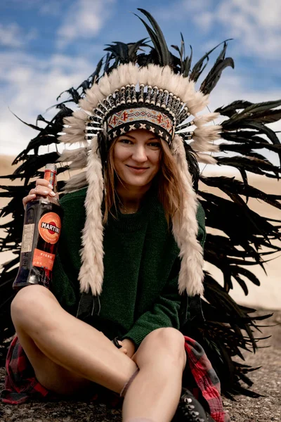 Woman Wearing American Indian Hat Close Portrait Shamanic Female Indian — Stock Photo, Image