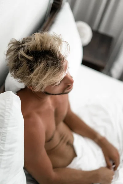 Sexy Naked Young Man Looking Camera While Lying Bed — Stock Photo, Image