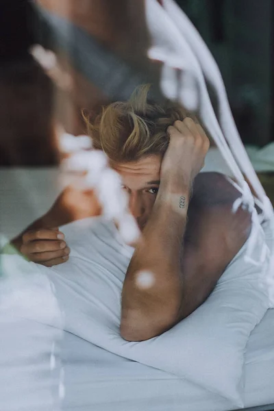 Sexy Naked Young Man Looking Camera While Lying Bed — Stock Photo, Image