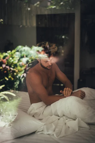 Sexy Naked Young Man Looking Camera While Lying Bed — Stock Photo, Image