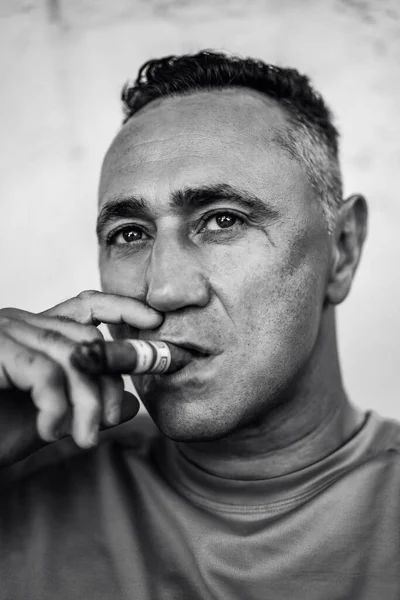 Man Smokes Cuban Cigar Close Portrait — Stock Photo, Image