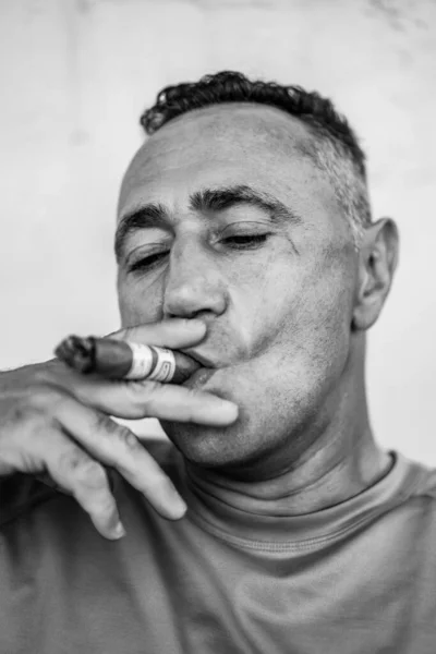 Man Smokes Cuban Cigar Close Portrait — Stock Photo, Image