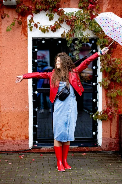Ung Vacker Kvinna Med Långt Hår Ett Paraply Höst — Stockfoto