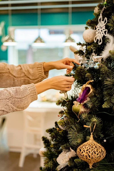 Young Woman Decorates Christmas Tree Garlands Toys Preparing Christmas New — Stock Photo, Image