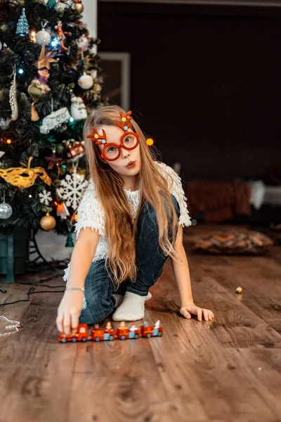 Menina Adolescente Fundo Árvore Natal Férias Natal Feliz Natal Feliz — Fotografia de Stock