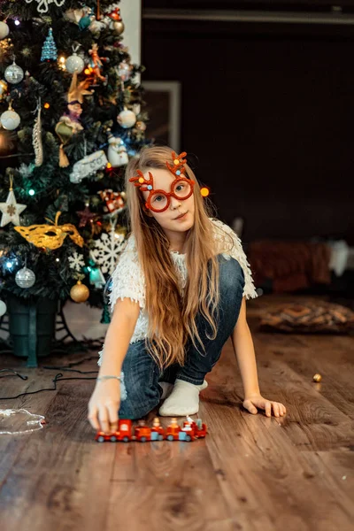 Adolescente Sur Fond Sapin Noël Vacances Noël Joyeux Noël Bonne — Photo