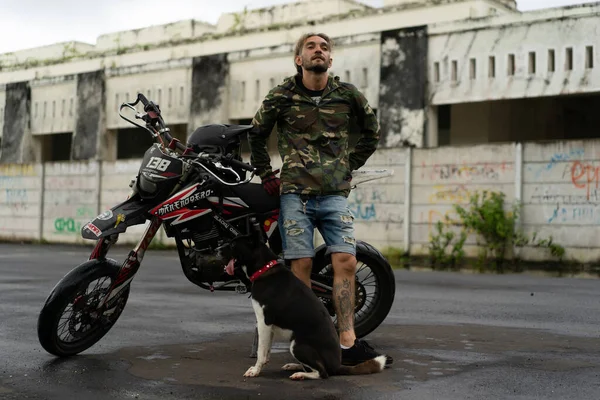 Homem Com Cão Moto Estilo Vida Lealdade Cão — Fotografia de Stock