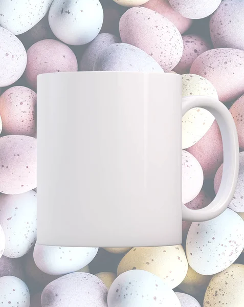 Weißer Leerer Becher Auf Einem Hintergrund Aus Mini Schokoladeneiern Perfekt — Stockfoto