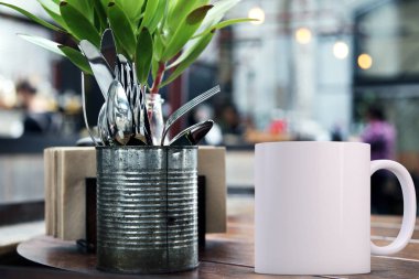 Beyaz Kupa Mockup. Kupa satan işletmeler için mükemmel