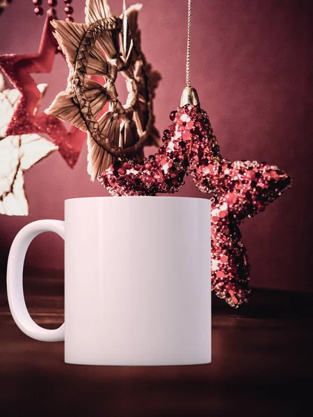 Säsongsvinter stil vitt tomt kaffe mugg mockup — Stockfoto