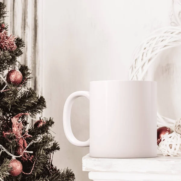 Inverno sazonal estilo branco em branco mockup caneca de café — Fotografia de Stock