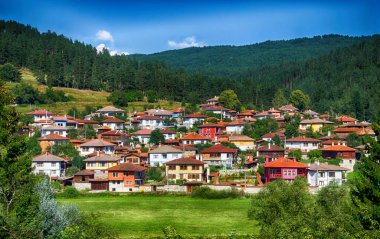 Eski ve yeni evler Koprivshtitsa Town, Bulgaristan.