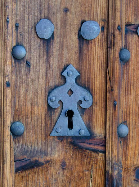 Κλειδαριά πόρτας και κλειδαρότρυπα-λεπτομέρεια — Φωτογραφία Αρχείου