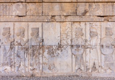 Persepolis, İran 'da duvarda Achaemenid Pers askerleri var.