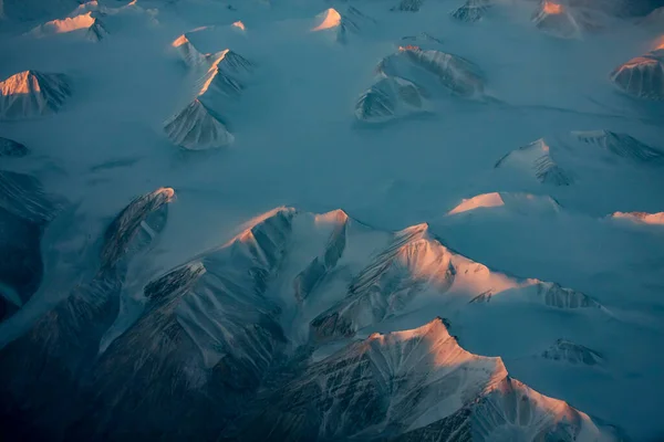 Vista Aérea Los Picos Nevados Groenlandia Atardecer — Foto de Stock