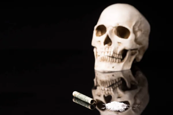Cocaína Otras Drogas Ilegales Que Inhalan Por Medio Tubo Cráneo — Foto de Stock