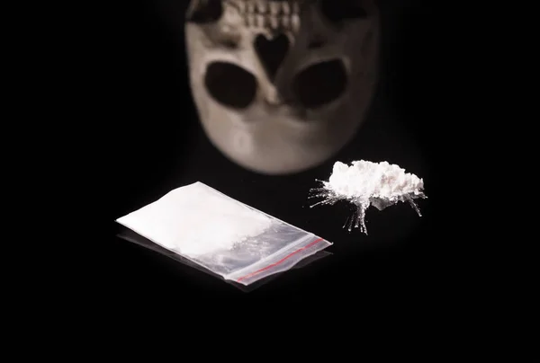 Kokain Herion Veya Diğer Yasadışı Uyuşturucu Bir Tüp Vasıtasıyla Kokladı — Stok fotoğraf