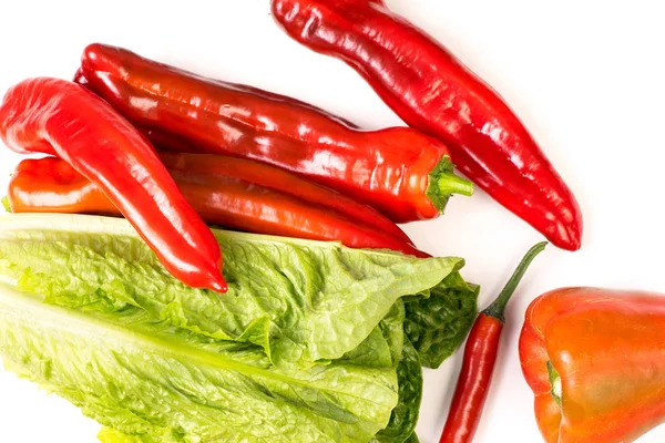 Organic Red Chili Snack Bell Pepper Green Romaine Lettuce Izolat — Fotografie, imagine de stoc