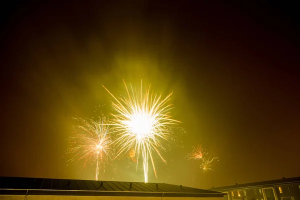 Vuurwerk Smokey Zwarte Lucht Het Dak New Year Eve — Stockfoto