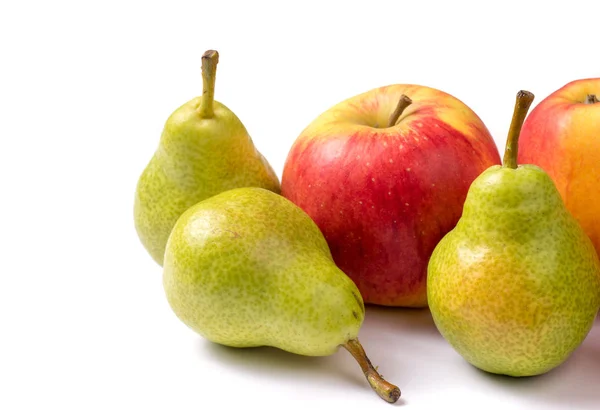 Skupina Jablka Hrušky Izolovaných Bílém Pozadí — Stock fotografie