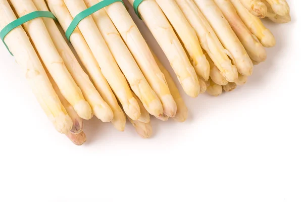 Pacote Espargos Orgânicos Mantidos Conjunto Com Elásticos Verdes Isolados Sobre — Fotografia de Stock