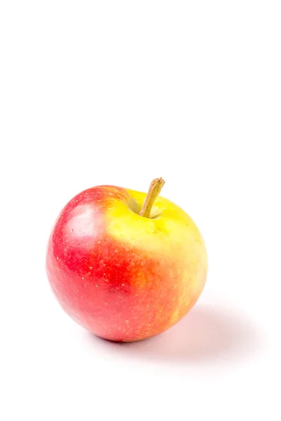 One red green organic apple isolated with copyspace — Stock Photo, Image