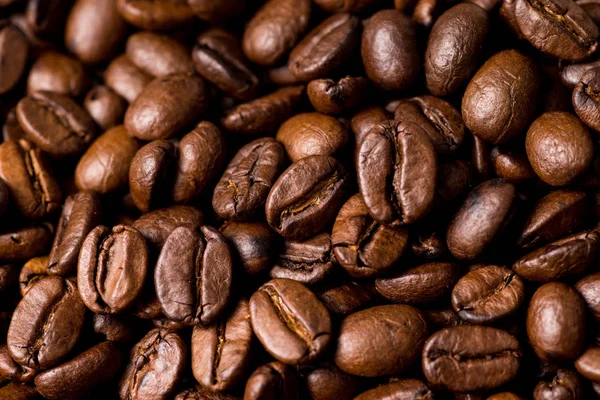 Rostade brun kaffebönor, fullformat och bakgrund — Stockfoto