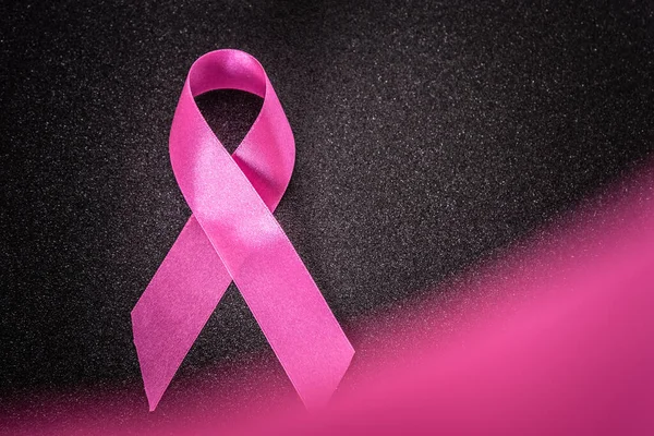 Розовая Лента Черном Фоне Блесток Символ Информированности Раке Молочной Железы — стоковое фото