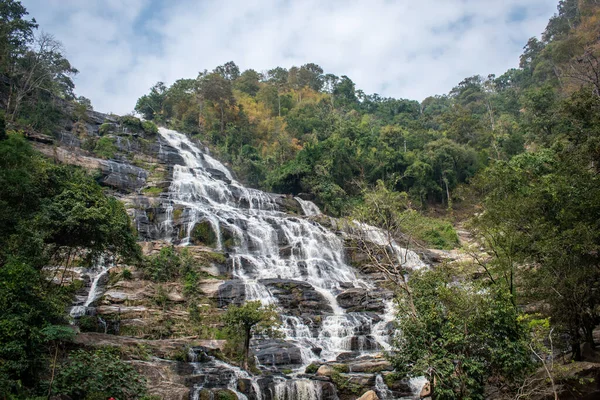 泰国最大的瀑布瀑布。Doi Inthanon国家公园. — 图库照片