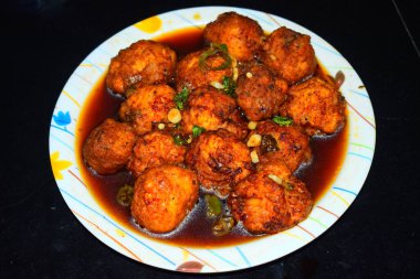 Sarımsak ve biberli peynir sosu.