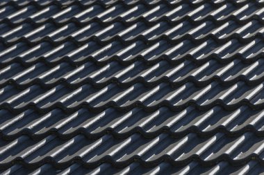 Arka plan resmi olarak gri beton kiremit ile asılı çatı