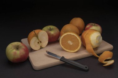 Elma ve portakal yaratıcı gerçeküstü natürmort