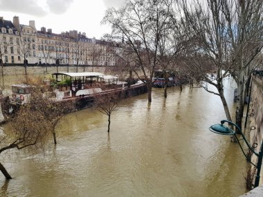 Paris, Fransa - Günlerce süren yağmurdan sonra Seine nehrinin taşması