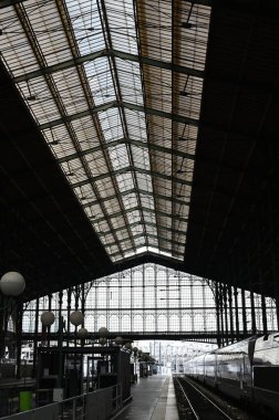 Gare du Nord Paris, Fransa 'da, istasyonun çatısında