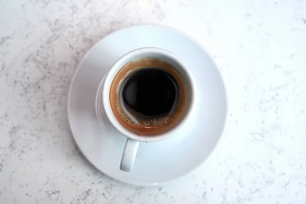 एक सफेद पृष्ठभूमि के साथ कॉफी का कप — स्टॉक फ़ोटो, इमेज